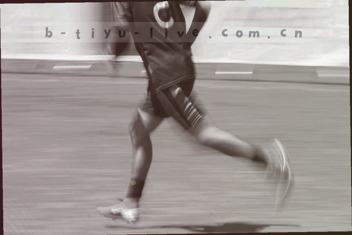 带荧光绿高亮的赛前前瞻费用对照面板与比赛数据并排展示